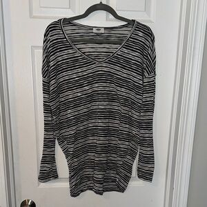 Old Navy Gray and Black Ribbed Long Sleeve Blouse